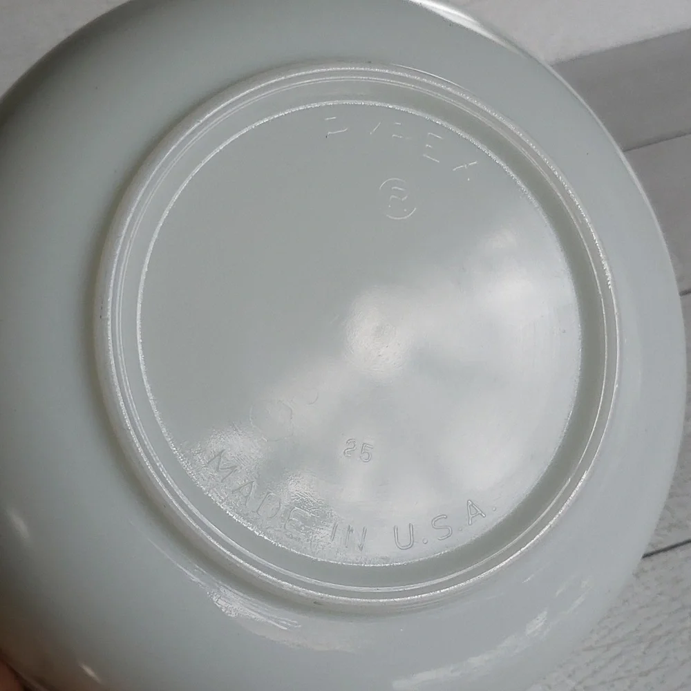 Pyrex milk glass mixer bowls set of 2